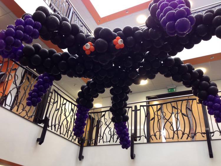 Giant latex balloon spider: are balloons bad for the environment? Not when nothing is released